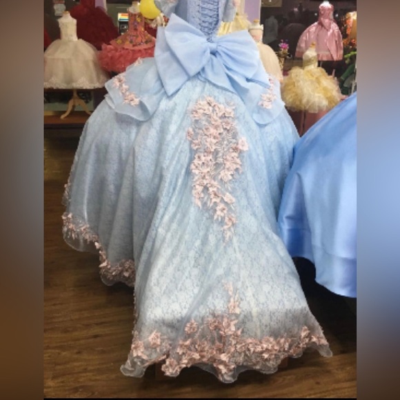 Quinceañera dress - Picture 2 of 3